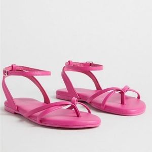 Strappy Sandal (7/WW)
